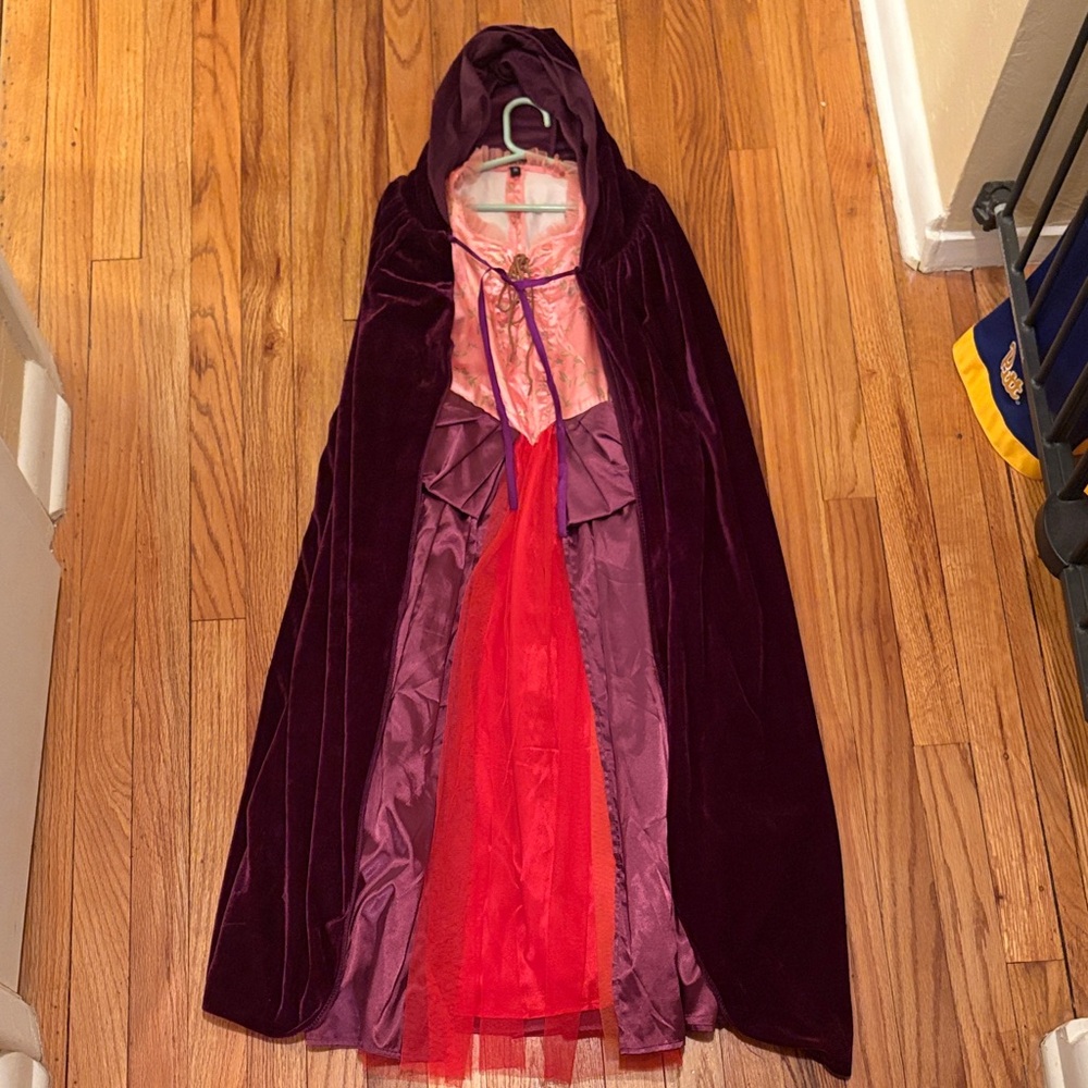 Hocus Pocus Sarah Witch Kid Costume (Purple & Red Dress & Hooded Cape) 🧙‍♀️